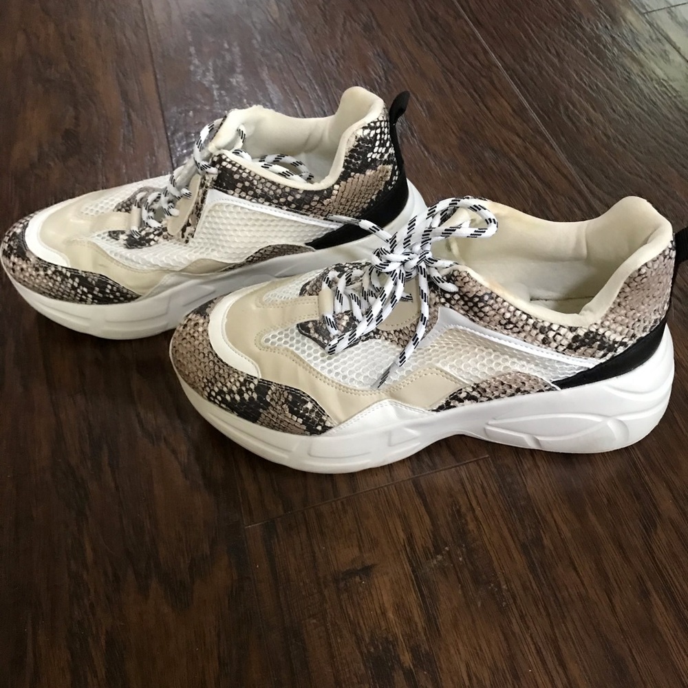 Snakeskin fashion tennis shoes